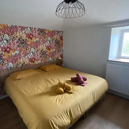 Habitación en casa particular Gite Du Puy Simbert Chambretaud